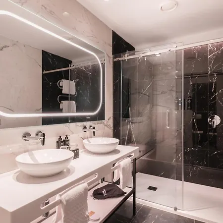 Savhotel Mantegna 4*