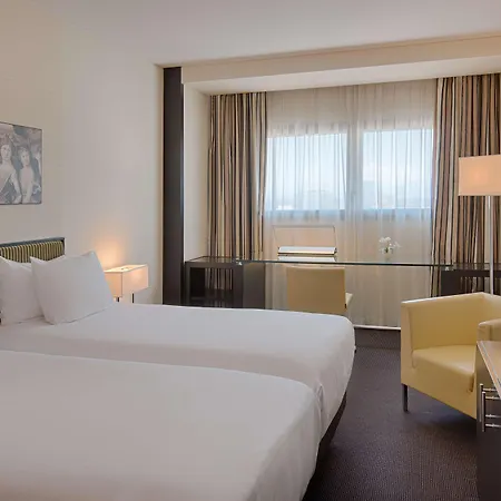 Savhotel Mantegna Otel 4*