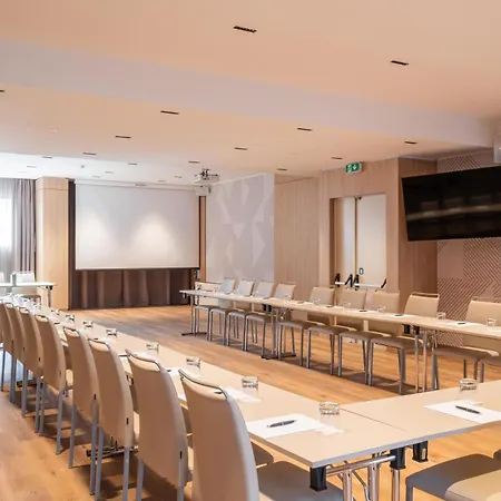 Savhotel Mantegna 4*
